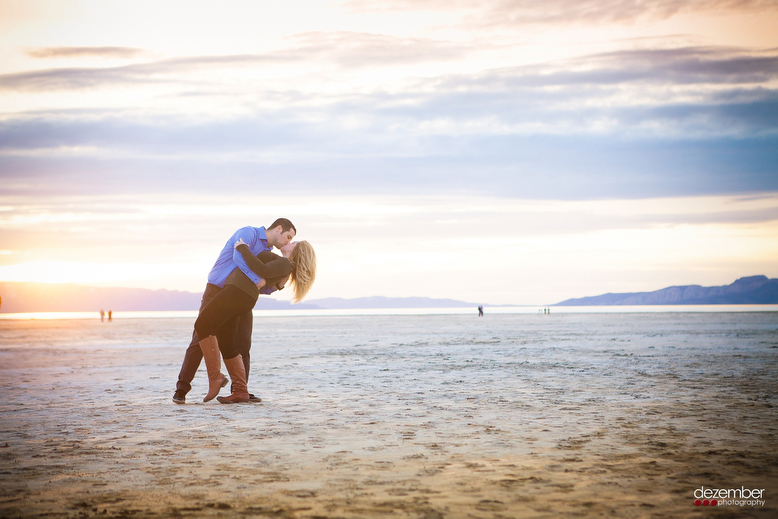 0016_W_Utah_Saltair_Engagement_Wedding_Photographers_Dezember.JPG