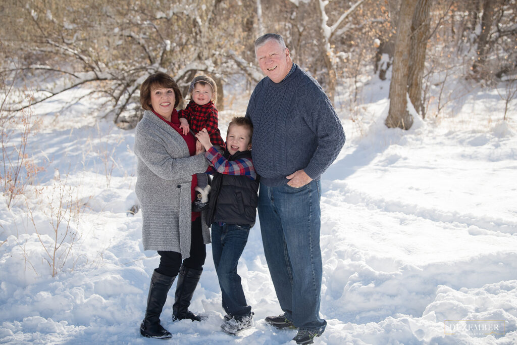 Family portraits in Utah snow